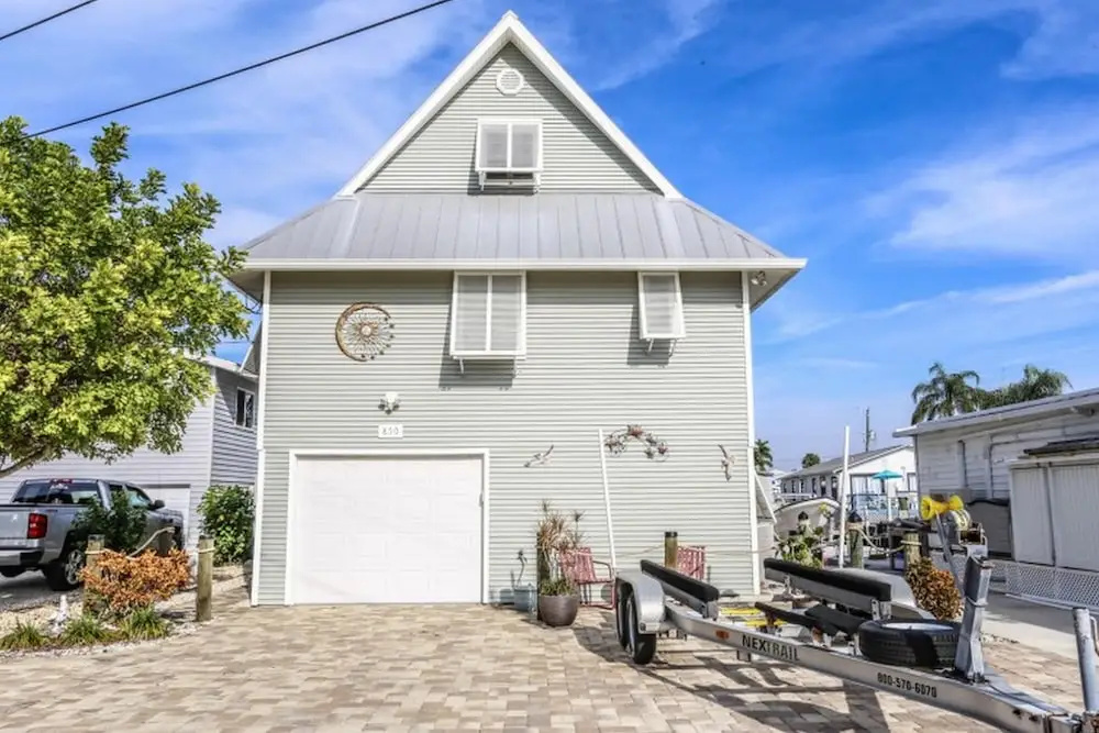 850 Oak Street
