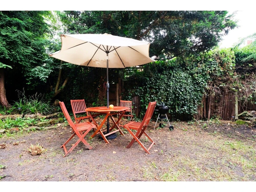 Modern 2 BR Flat in Bedford Park