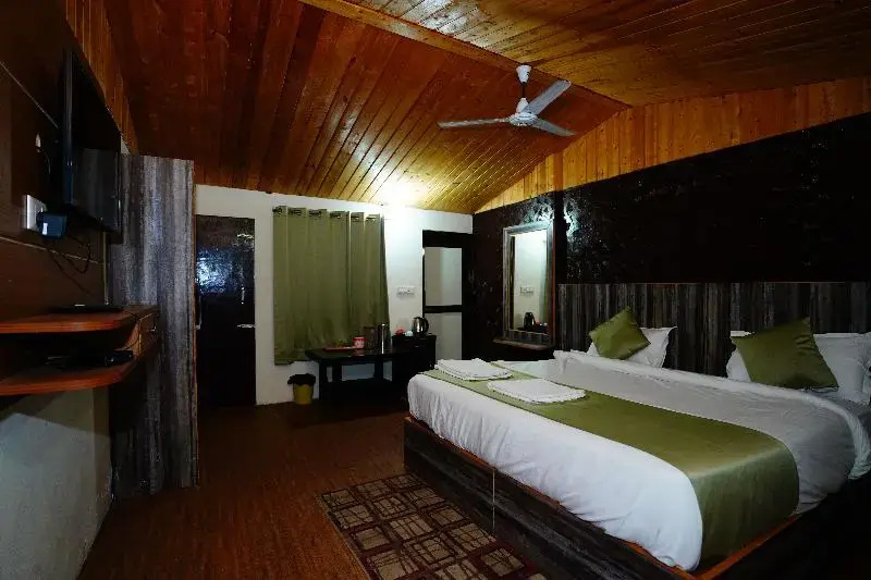 Deluxe Double room with garden view (full double bed)