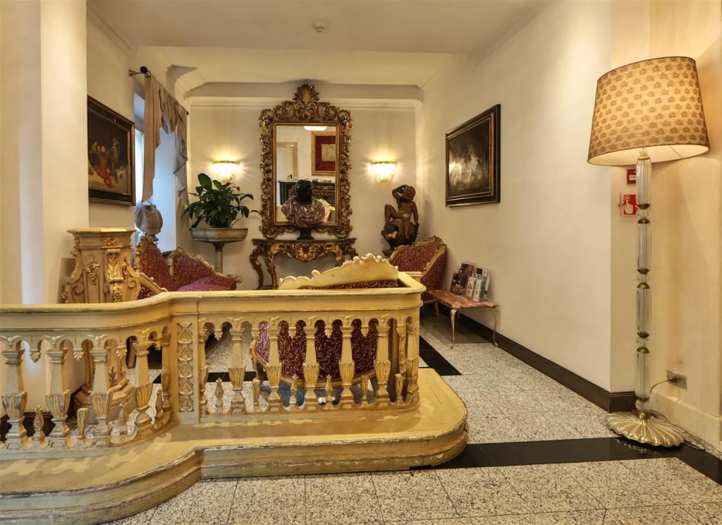 Lobby & Reception