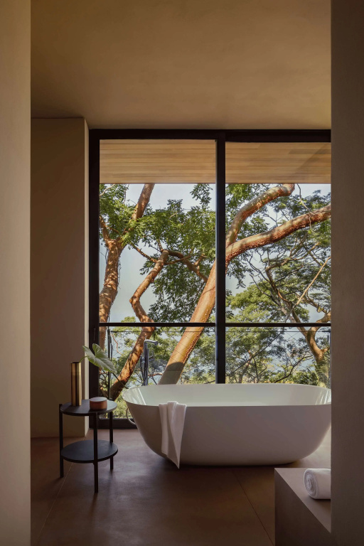 5 Bedrooms No. 32 Private Home