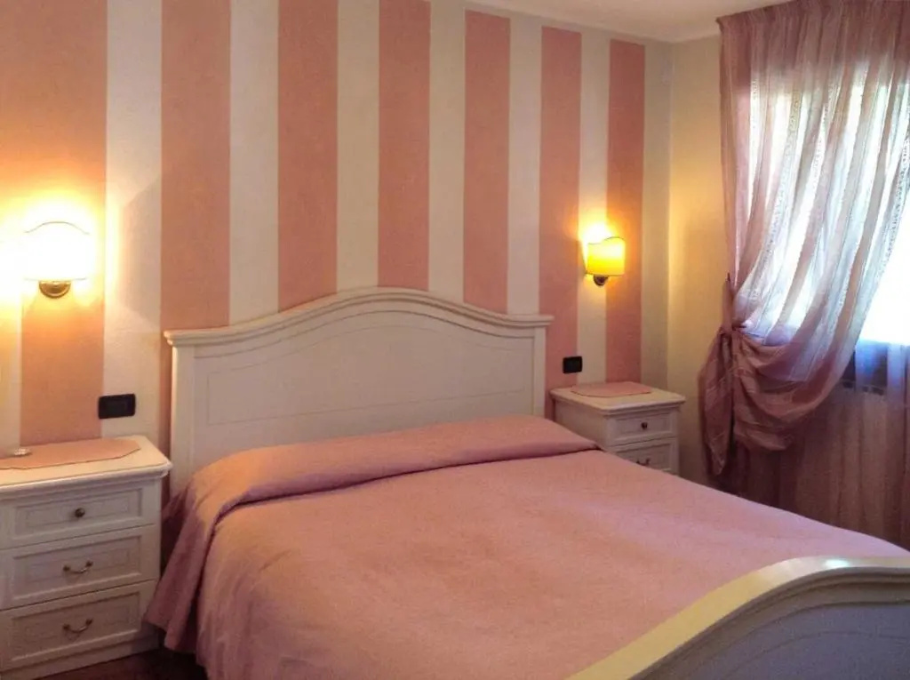Standard Double room with mountain view (full double bed)