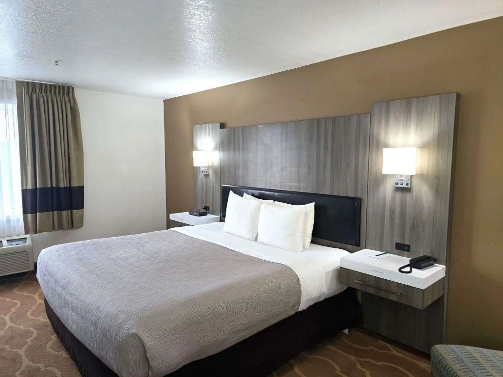 Double Suite (full double bed)