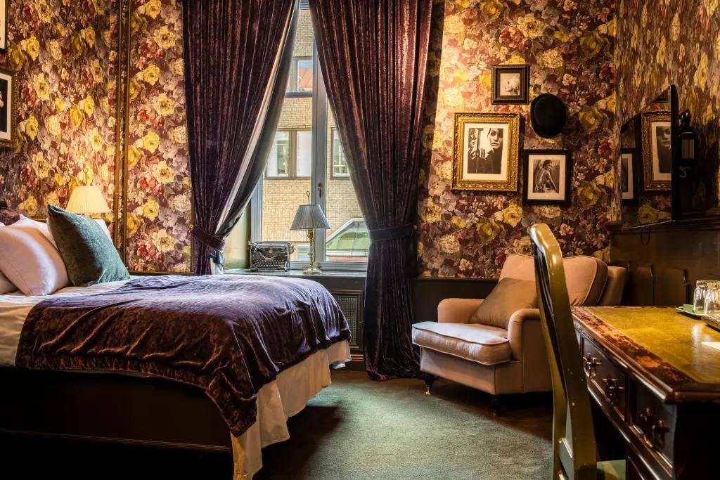 Classic Double room (full double bed)
