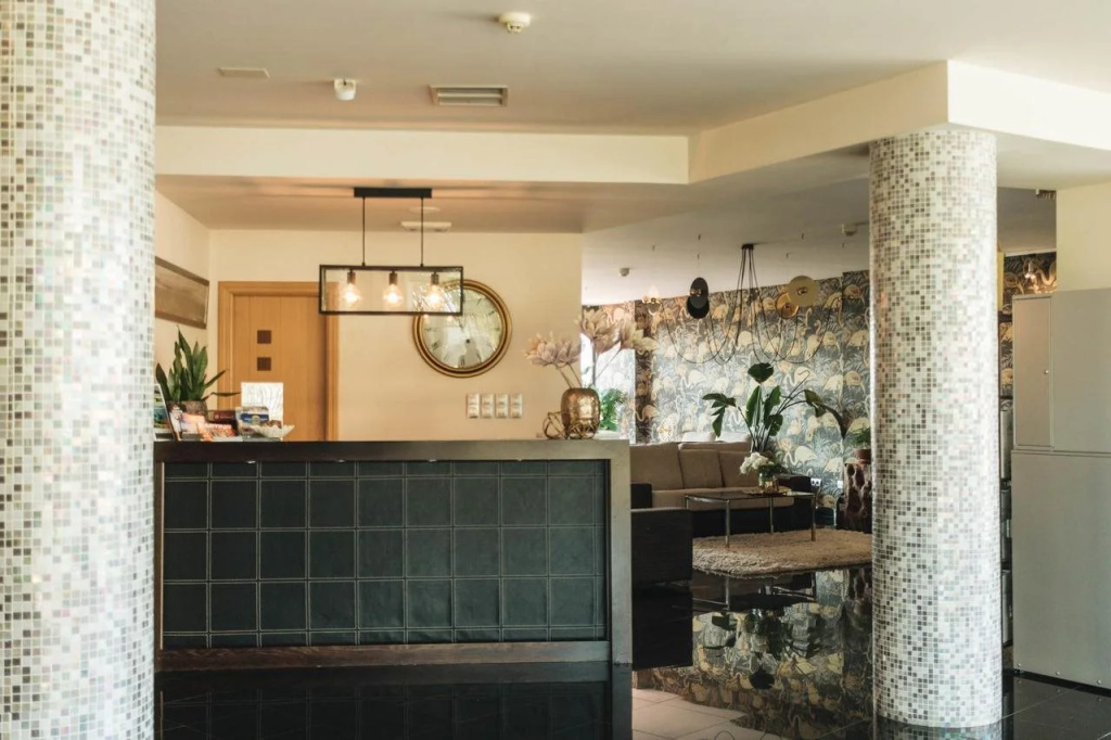 Lobby & Reception