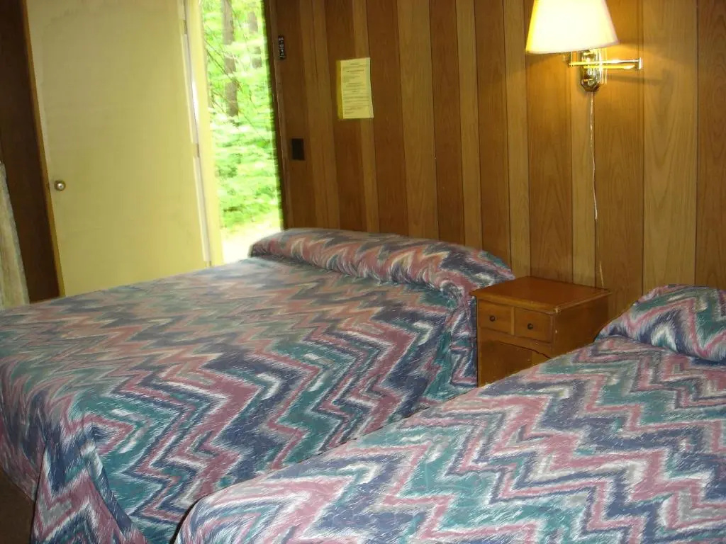 2 Bedrooms Bungalow with pool view