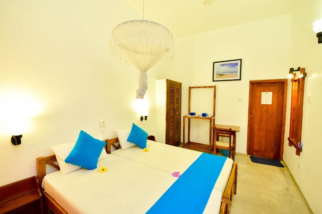 International Beach Hotel & Restaurant