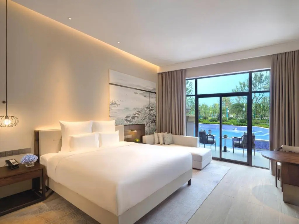 Deluxe Double room with balcony (full double bed)