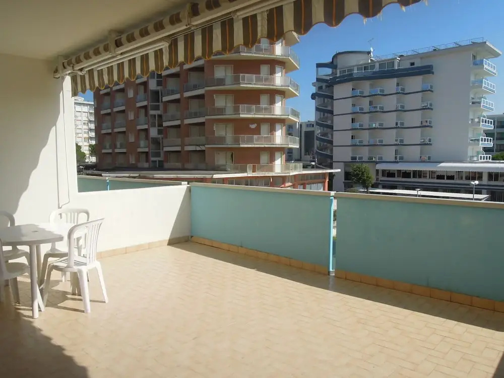 Sea View Flat With Balcony and Pool
