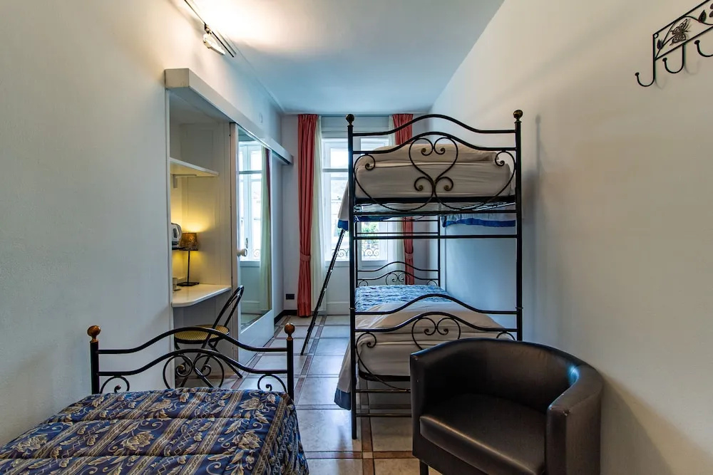Economy Triple room