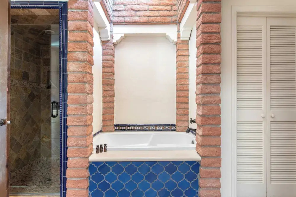 Charming 5bdr Hacienda w/ Pool, Fire Pit, Billiards La Casona by Avantstay