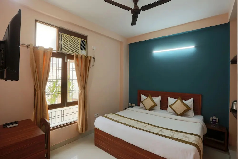 Deluxe Double room with balcony (full double bed)