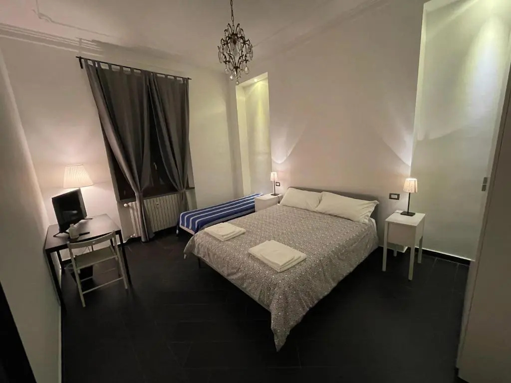 Deluxe Double room (full double bed)