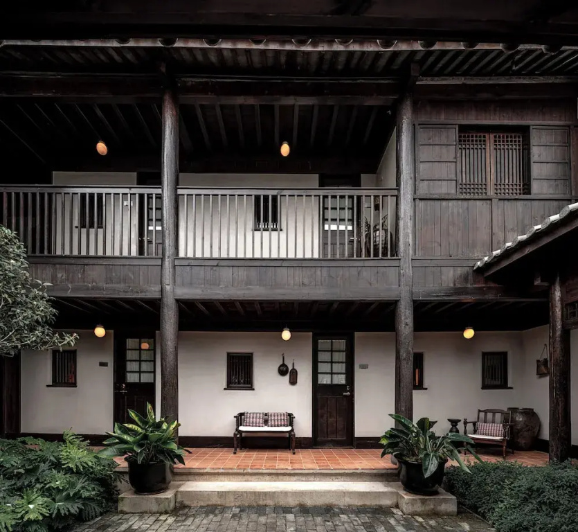 Lijiang Old Town Lanshe Hotel