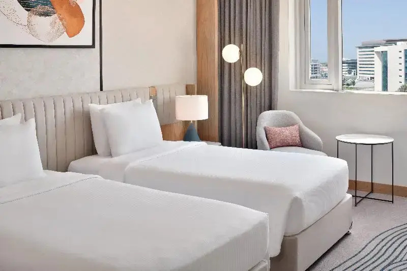 Двухместный номер клубный Standard (2 отдельные кровати) в Crowne Plaza Dubai Jumeirah an IHG Hotel