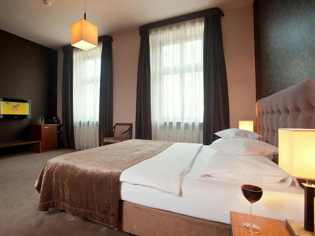 Deluxe Double room (full double bed)