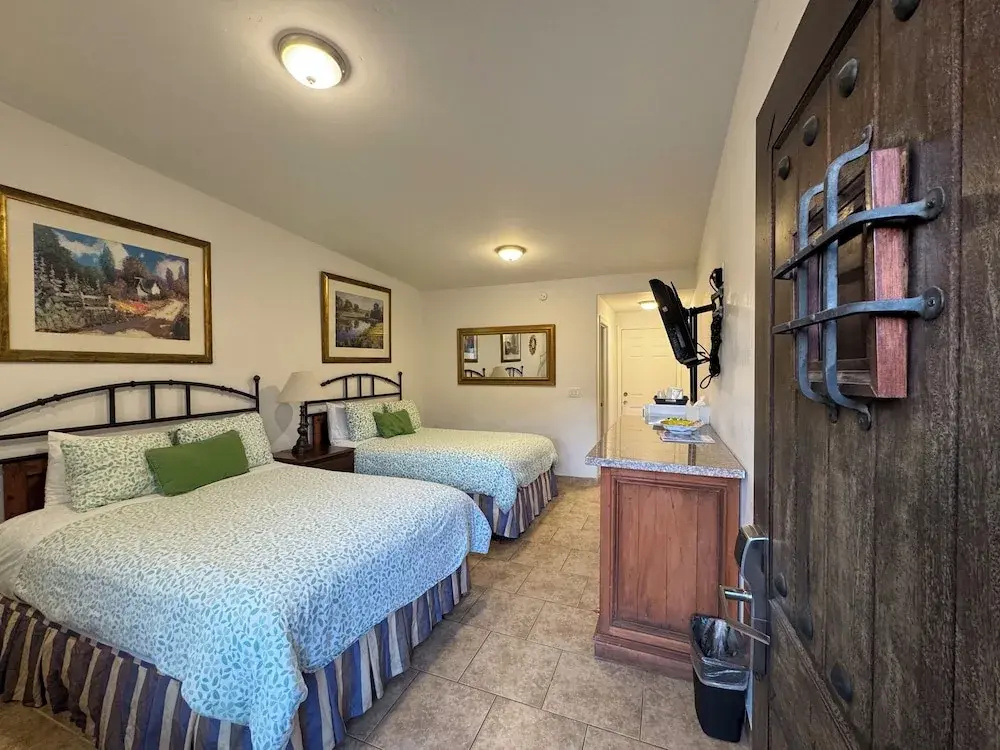 Standard Quadruple Basement room
