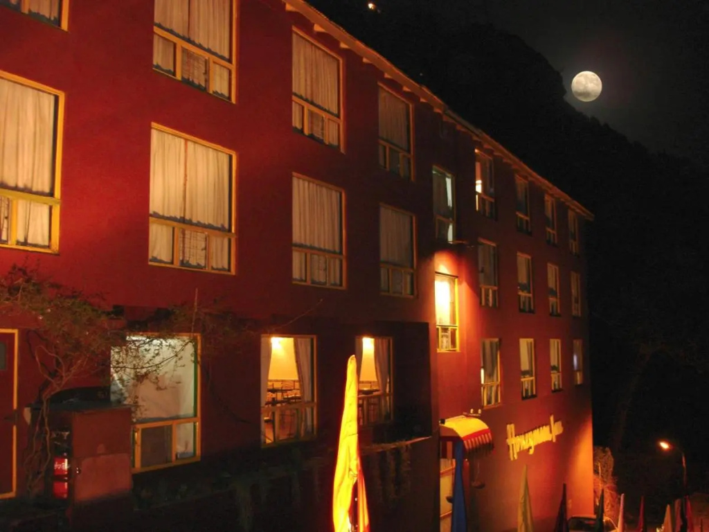 Honeymoon Inn