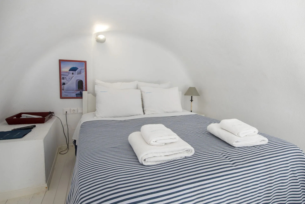 Superior Double room with mountain view (full double bed)