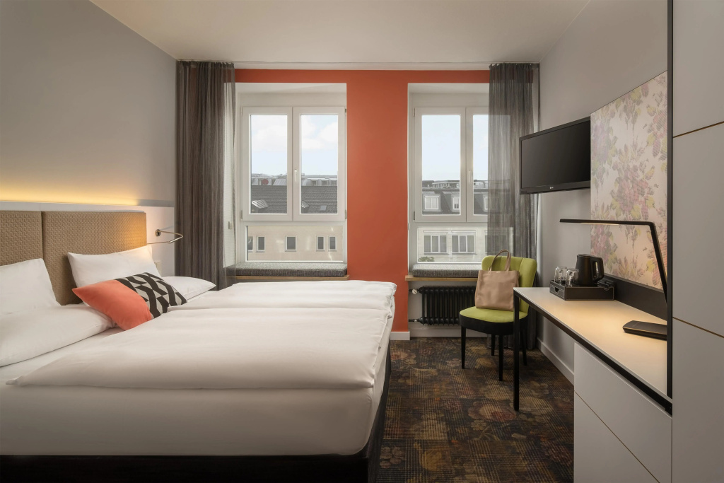 Business Double room (full double bed)