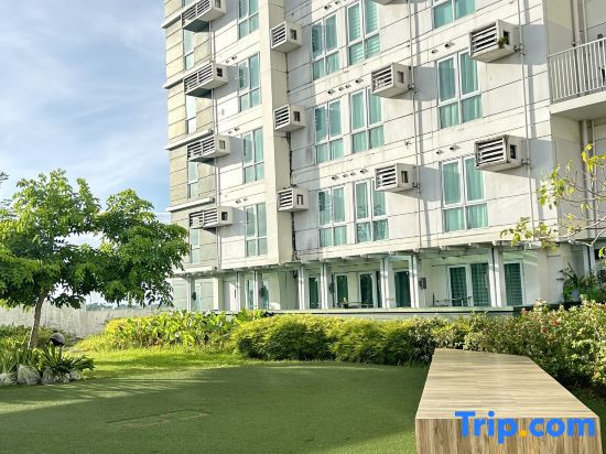 Spacious and Cozy 1BR Condo Unit in Abreeza Place 9th Floor