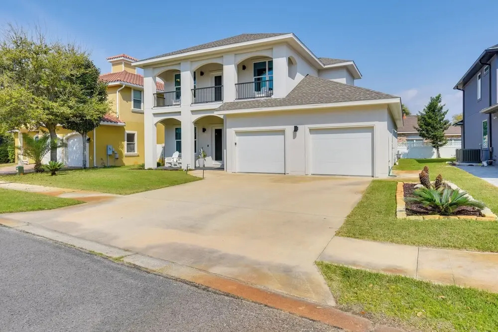 Miramar Beach Retreat w/ Pool Access & Fireplace!