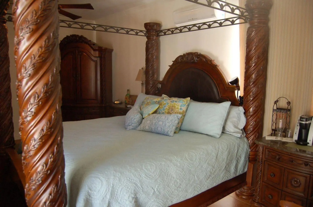 Tux Creek Inn