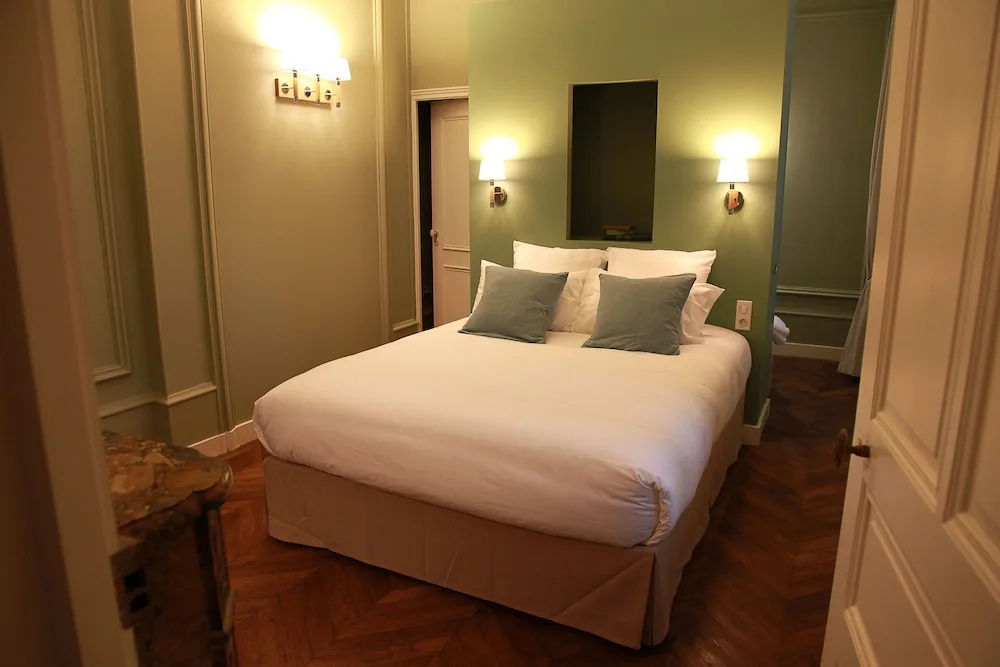 Deluxe Double room with garden view (full double bed)