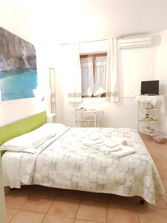Economy room