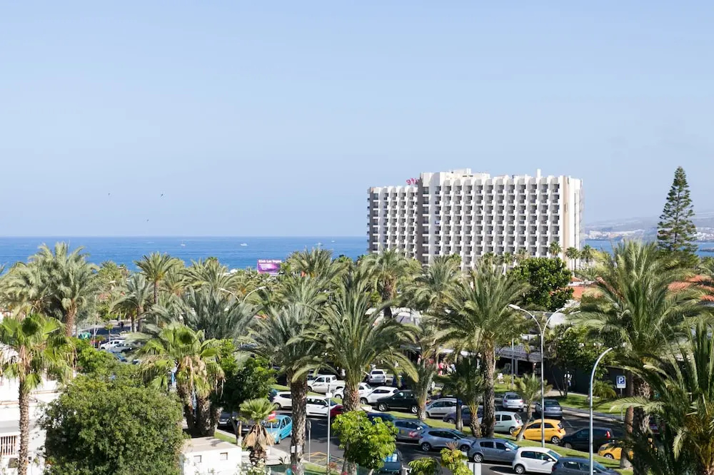408 Enchanting Sea View Apartment, WiFi and Sea Front