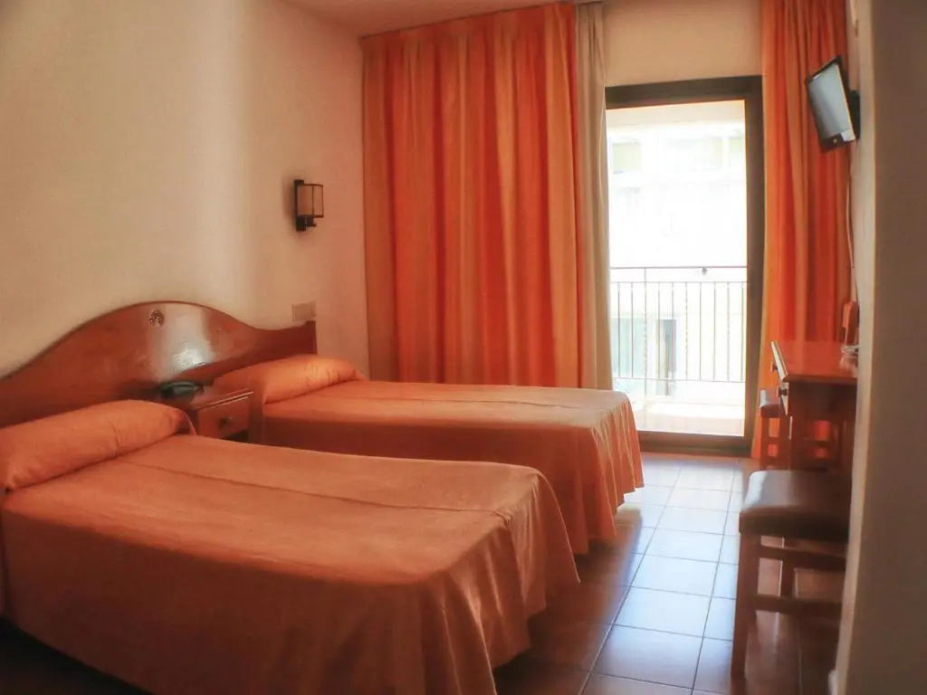 Standard Double room with partial sea view (twin beds)
