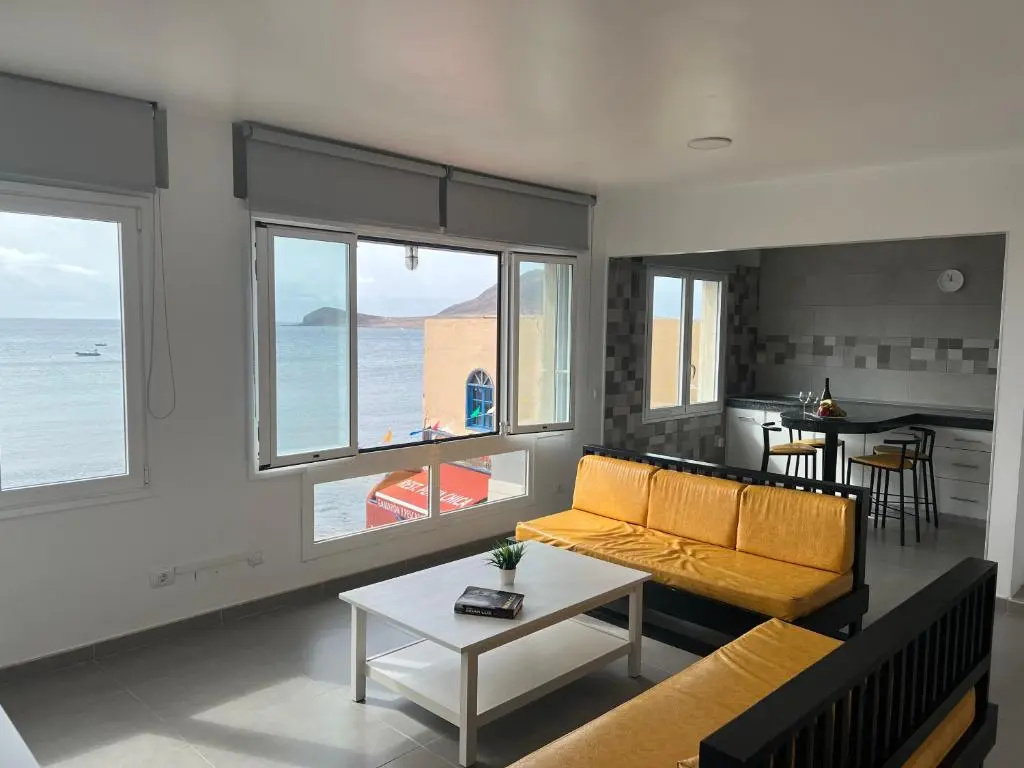 2 Bedrooms Apartment with sea view