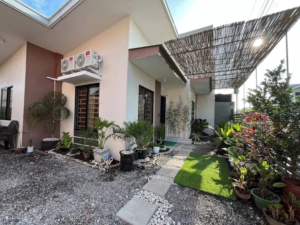 Bloomstone - 2BR Family Suite in Gensan