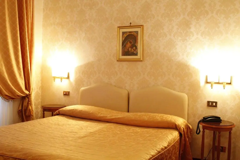 (1)Standard room at Hotel Torino in Rome