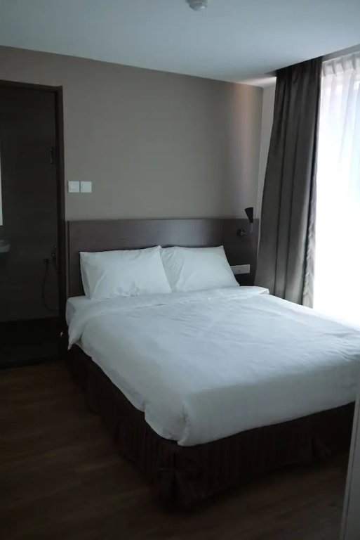 Deluxe Double room (full double bed)