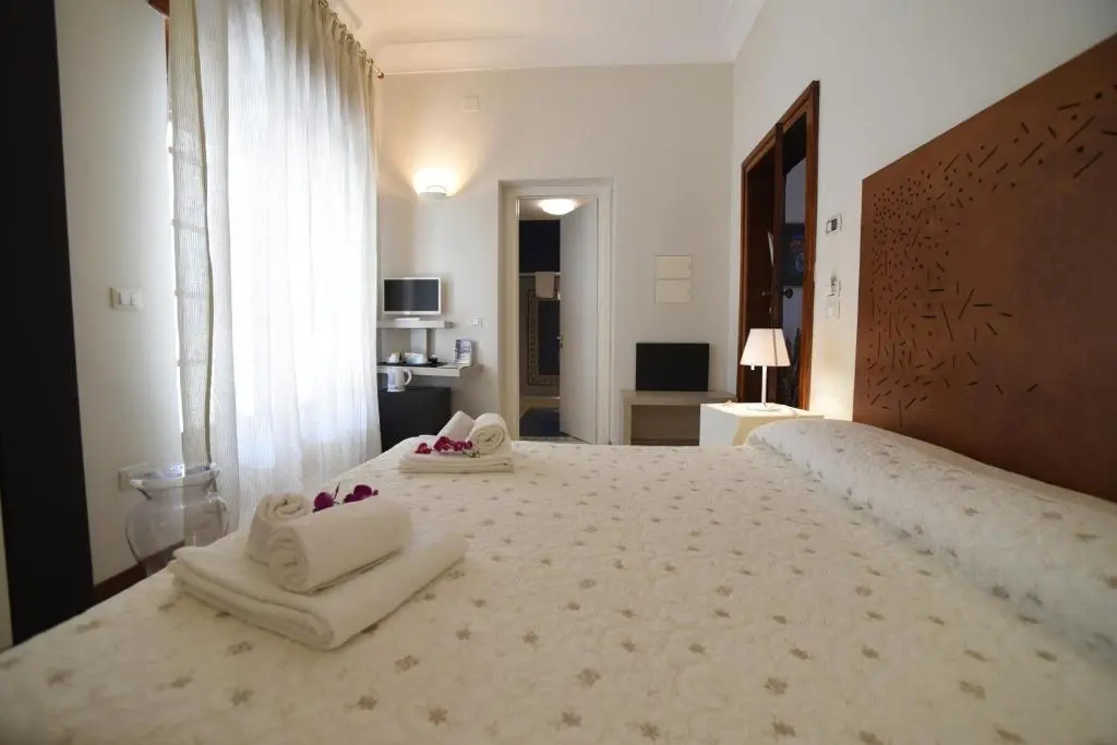 Superior Double room with balcony (full double bed)