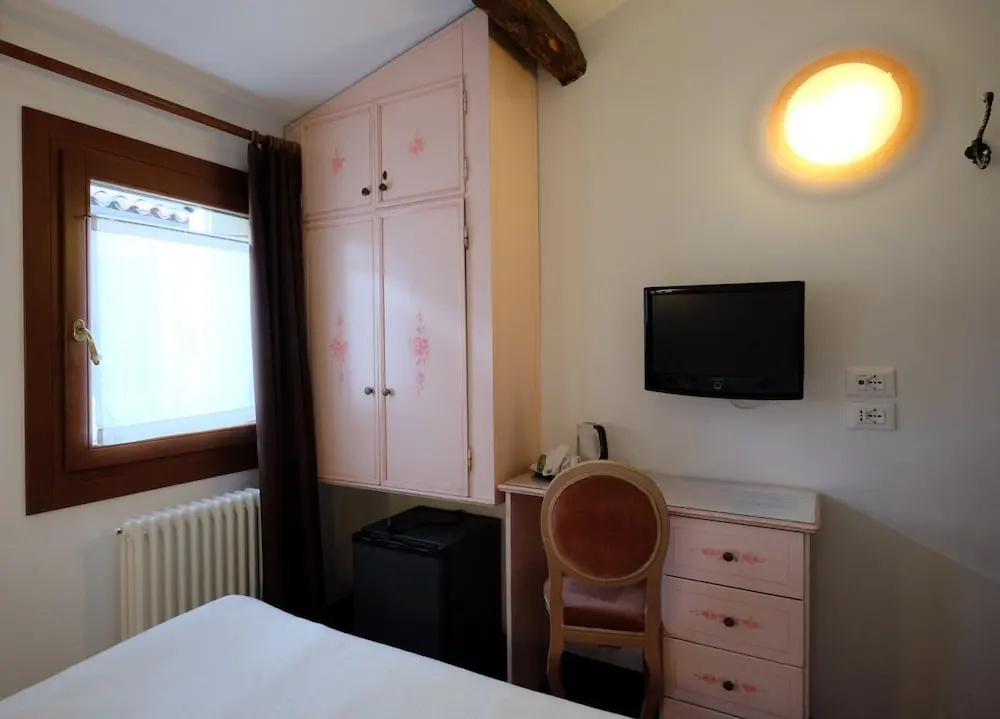 Economy Double room with city view (full double bed)