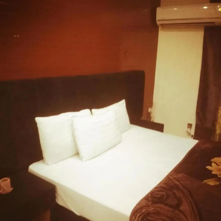 Hotel Versa Apartment and Lodges Lahore