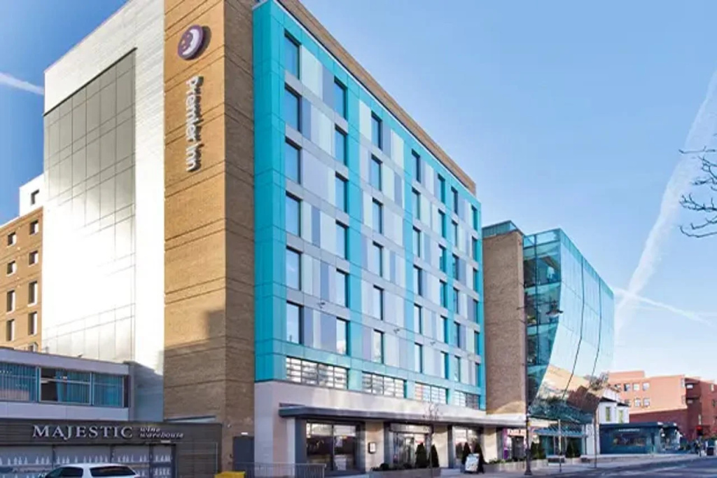 Premier Inn London Wimbledon - Broadway — фото