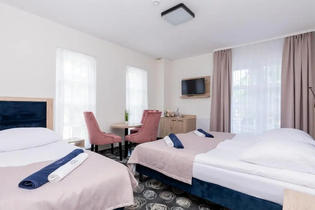 Standard Triple room