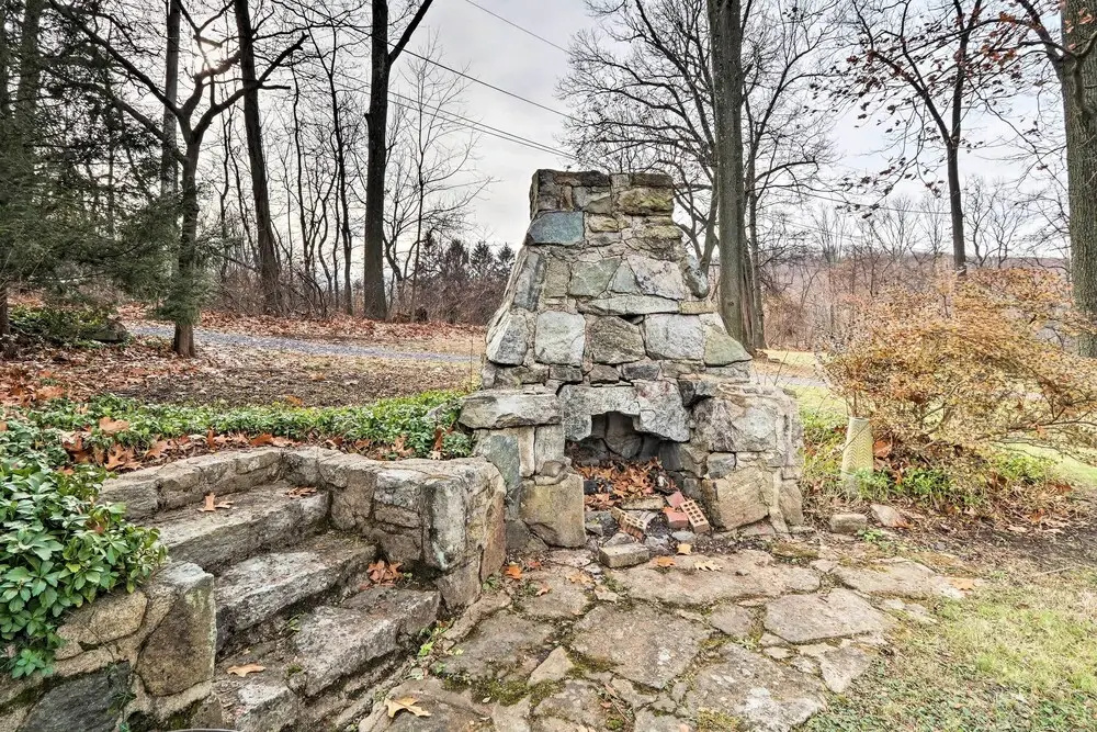 Macungie Cabin w/ Fireplace Near Bear Creek Skiing