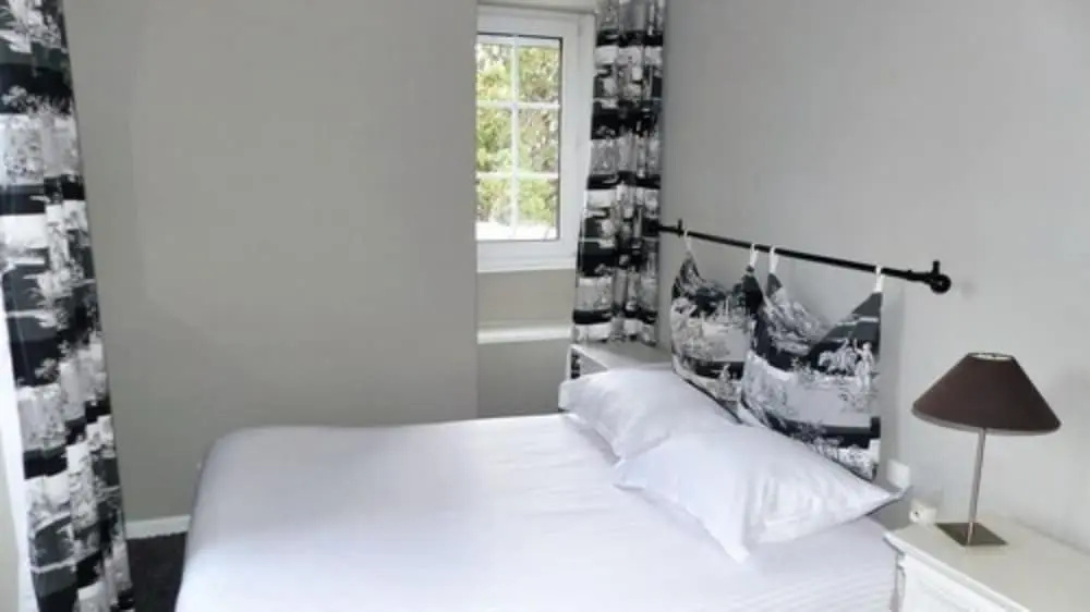 LE H - Hôtel & Restaurant - Chambres