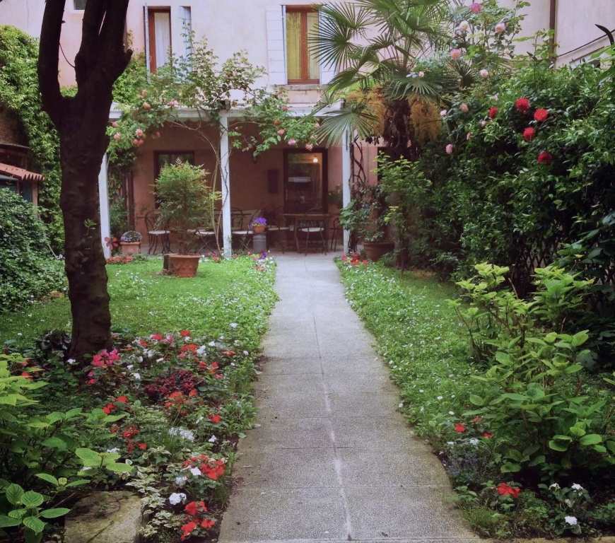 3749 Ponte Chiodo Guest House