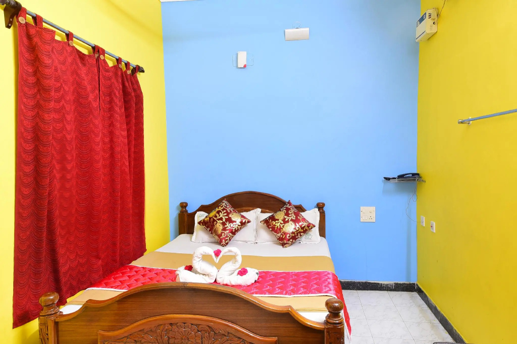 Deluxe Double room (full double bed)