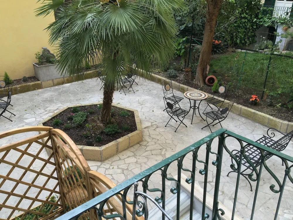 Deluxe Double room with balcony and with garden view (full double bed)