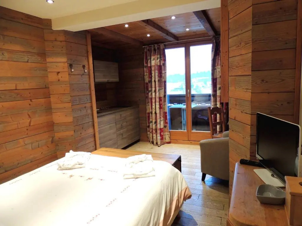 Superior Double room (full double bed)