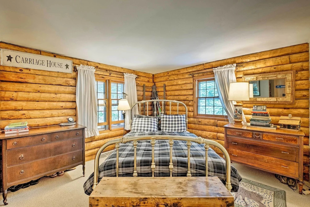 Private Wooded Cabin: 7 Mi to Mount Snow!