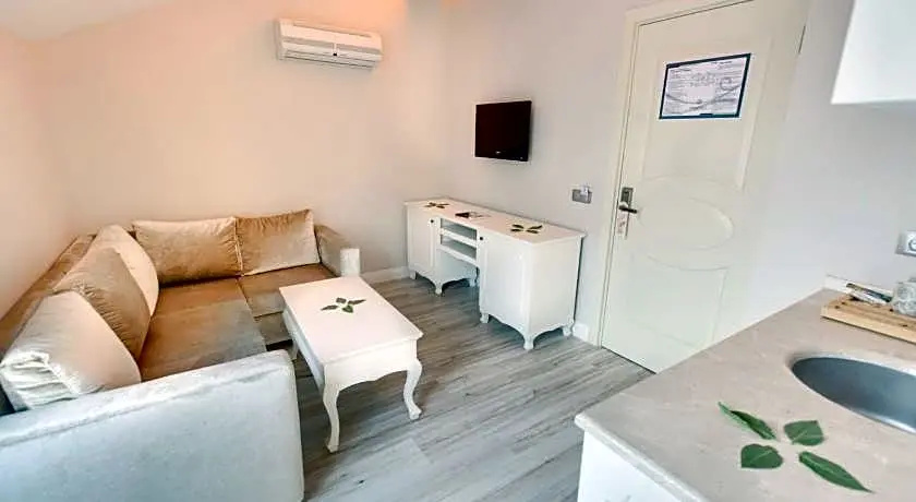 Deluxe Studio