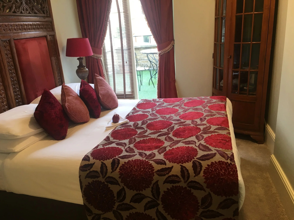 Отель Twenty Nevern Square Hotel в Лондоне