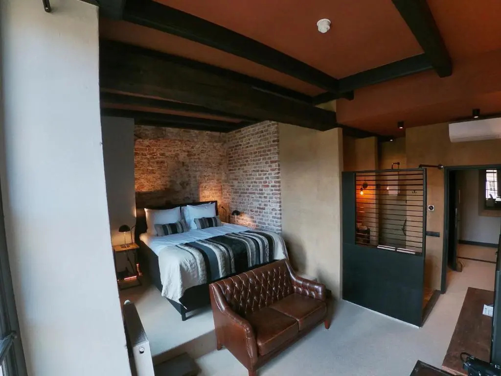 Deluxe Double room (full double bed)